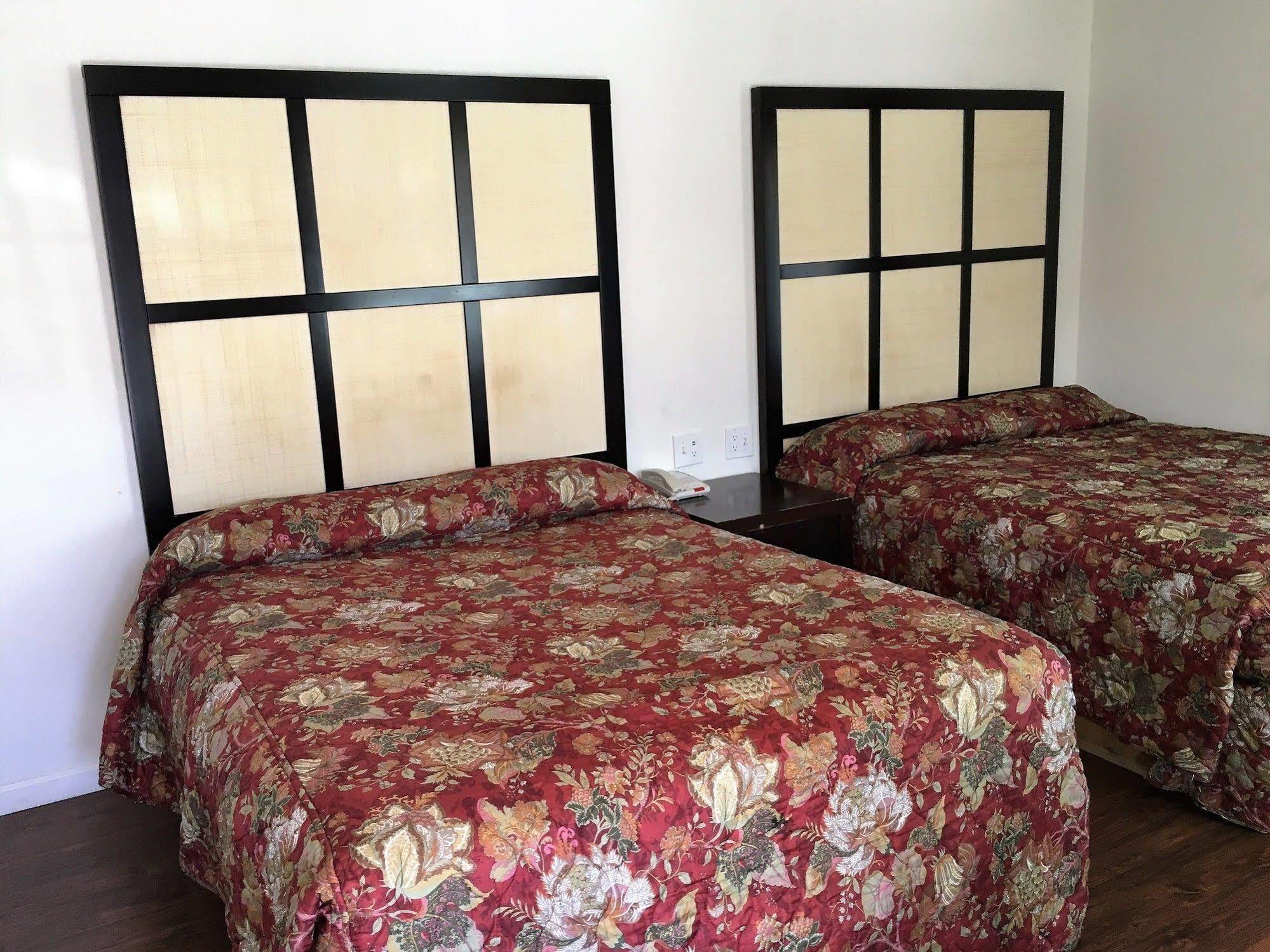 Roswell Inn 2*
